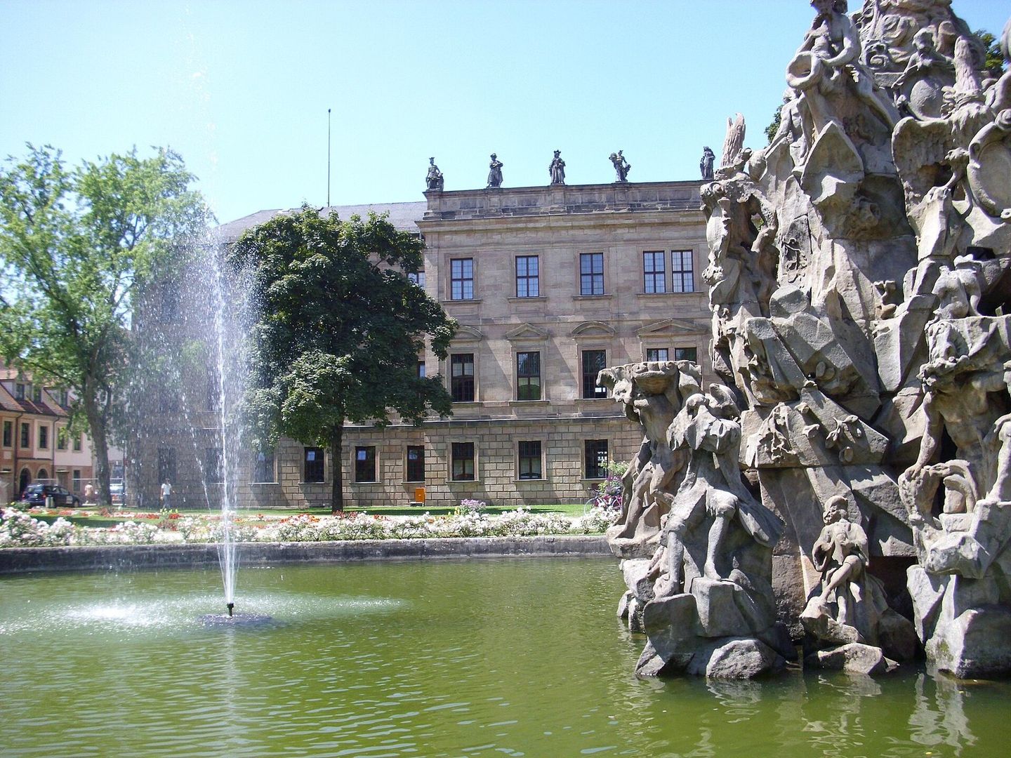 Palace and Huguenot Fountain in the palace garden